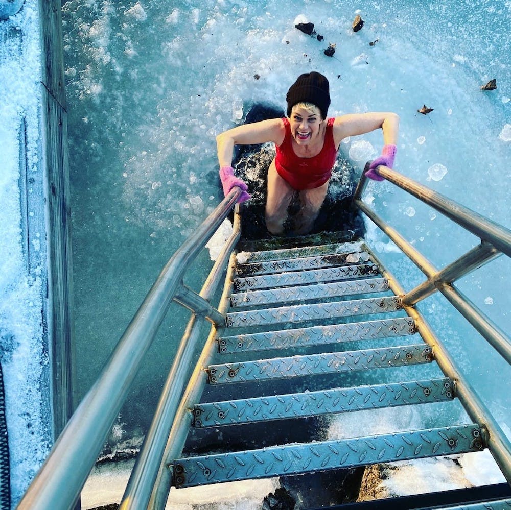 thumbnail e3ba170c 11ed 4287 9221 8beac5e4a8a8 1 2 Sigrid Bonde Tusvik komiker isbad badedrakt tara